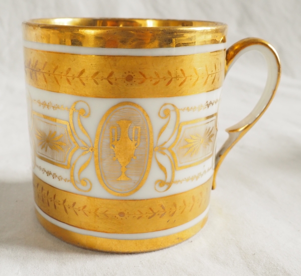 Tasse litron d'époque Directoire en porcelaine de Paris blanche et or - fin XVIIIe siècle