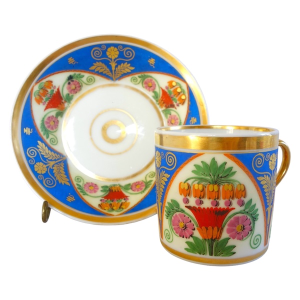 Tasse à café litron en biscuit polychrome et doré, porcelaine de Paris vers 1820