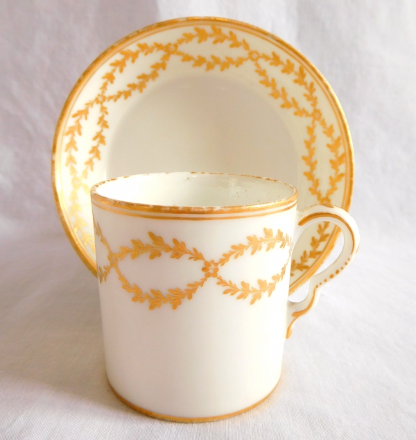 Manufacture du Comte de Provence : tasse litron en porcelaine de Paris, époque XVIIIe