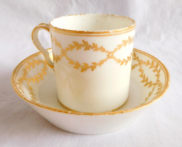 Paris porcelain coffee cup, Louis XVI period, manufacture de Clignancourt - 18th century