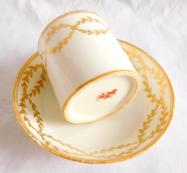 Manufacture du Comte de Provence : tasse litron en porcelaine de Paris, époque XVIIIe