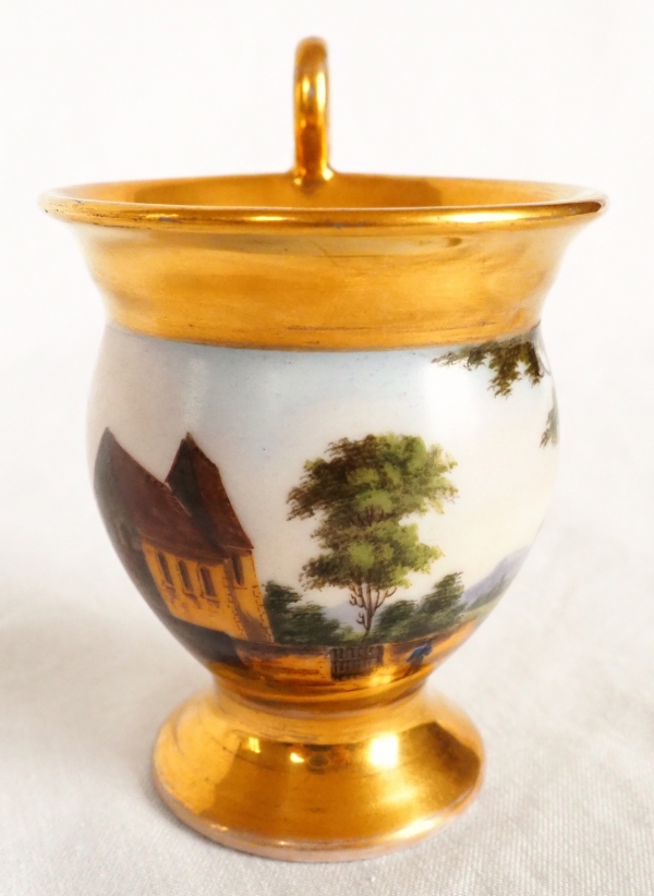 Empire Paris porcelain coffee cup enhanced with fine gold, early 19th century