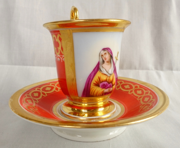 Tasse à café d'époque Restauration en porcelaine de Paris, décor Mater Dolorosa, attribuée à Deroche