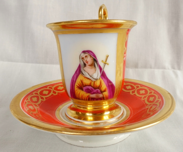 Tasse à café d'époque Restauration en porcelaine de Paris, décor Mater Dolorosa, attribuée à Deroche