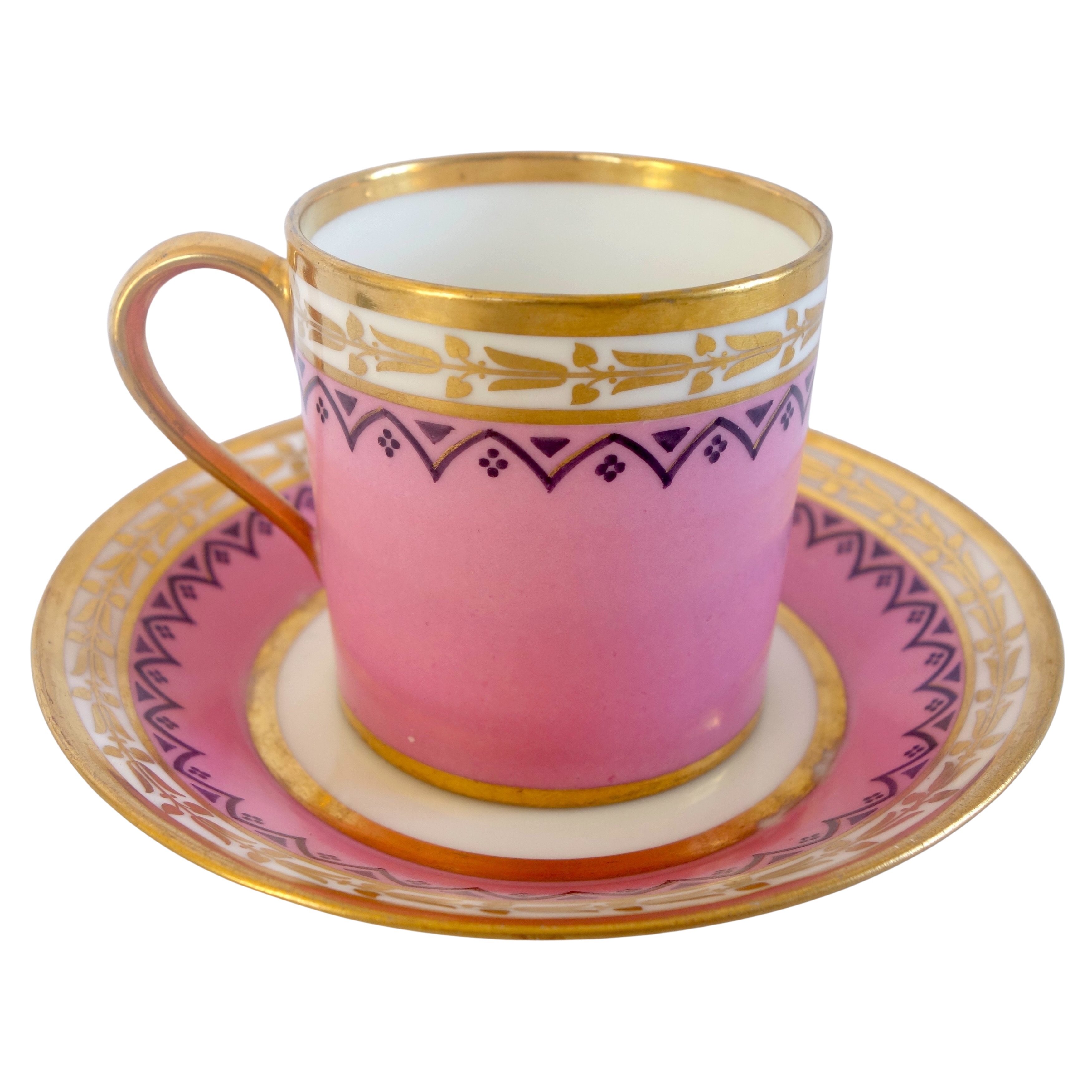 Manufacture Royale de Sèvres 1821 : tasse à café litron en porcelaine à décor Egyptien