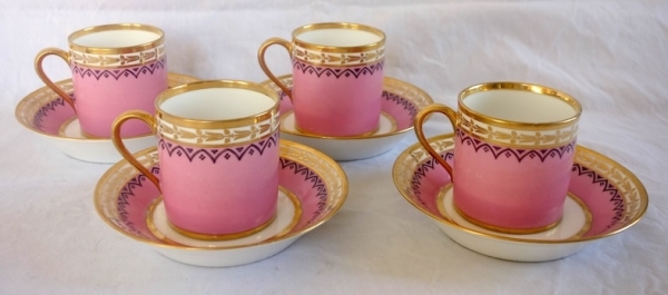 Manufacture Royale de Sèvres 1821 : tasse à café litron en porcelaine à décor Egyptien