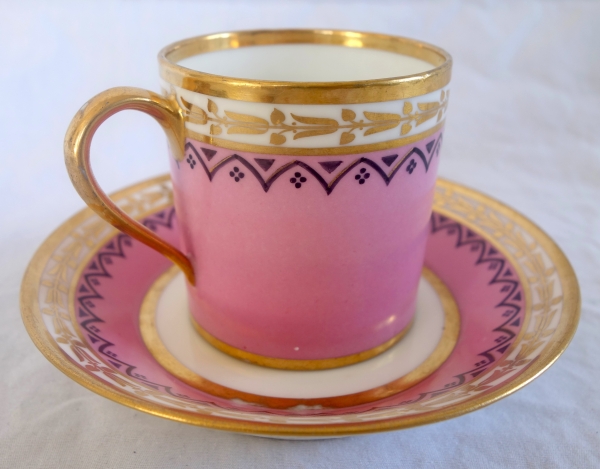 Manufacture Royale de Sèvres 1821 : tasse à café litron en porcelaine à décor Egyptien