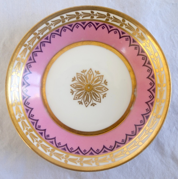 Manufacture Royale de Sèvres 1821 : tasse à café litron en porcelaine à décor Egyptien