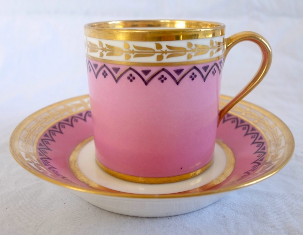 Manufacture Royale de Sèvres 1821 : tasse à café litron en porcelaine à décor Egyptien