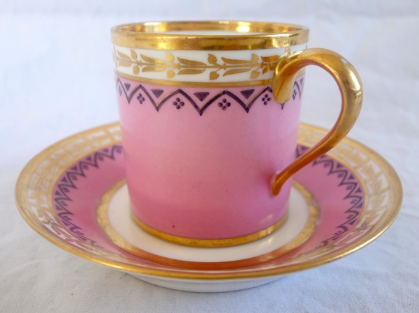 Manufacture Royale de Sèvres 1821 : tasse à café litron en porcelaine à décor Egyptien