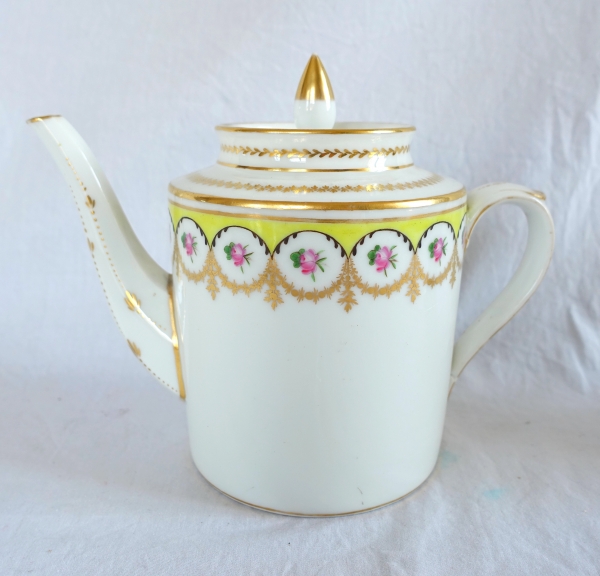 Nast Manufacture : Empire porcelain tea pot enhanced with fine gold - signed - late 19th century