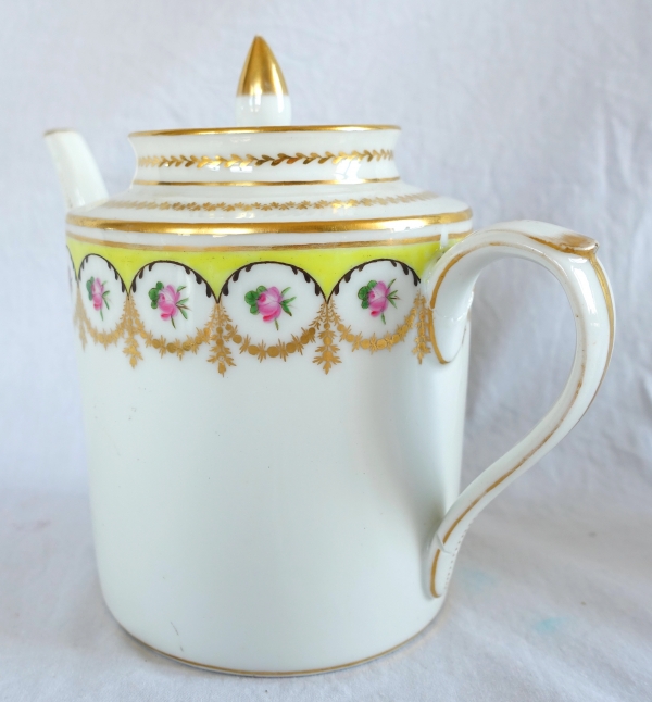Nast Manufacture : Empire porcelain tea pot enhanced with fine gold - signed - late 19th century
