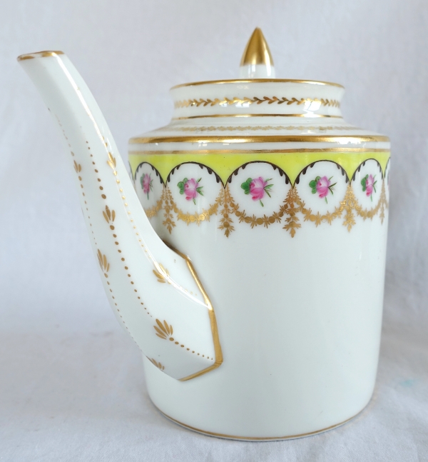 Nast Manufacture : Empire porcelain tea pot enhanced with fine gold - signed - late 19th century