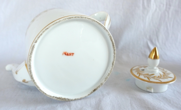 Nast Manufacture : Empire porcelain tea pot enhanced with fine gold - signed - late 19th century