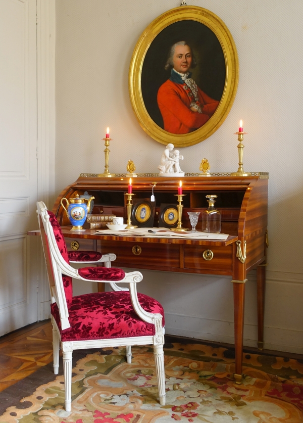 Paris Porcelain teapot, Empire Restoration period - attributed to Lebon-halley Manufacture