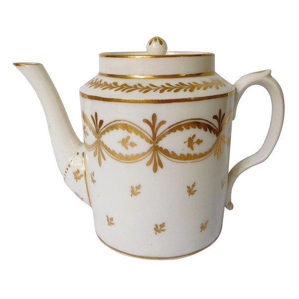 Manufacture de la Reine - Paris porcelain teapot - 18th century