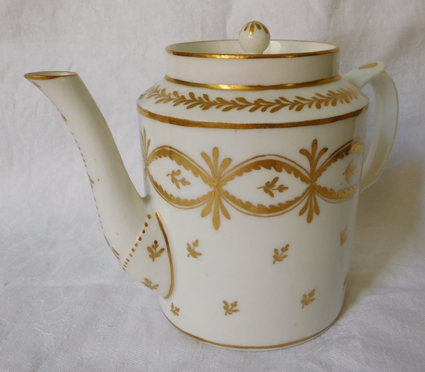 Manufacture de la Reine - Paris porcelain teapot - 18th century