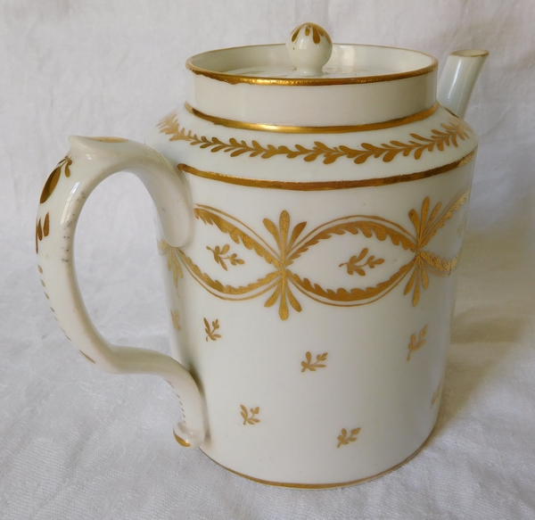 Manufacture de la Reine - Paris porcelain teapot - 18th century