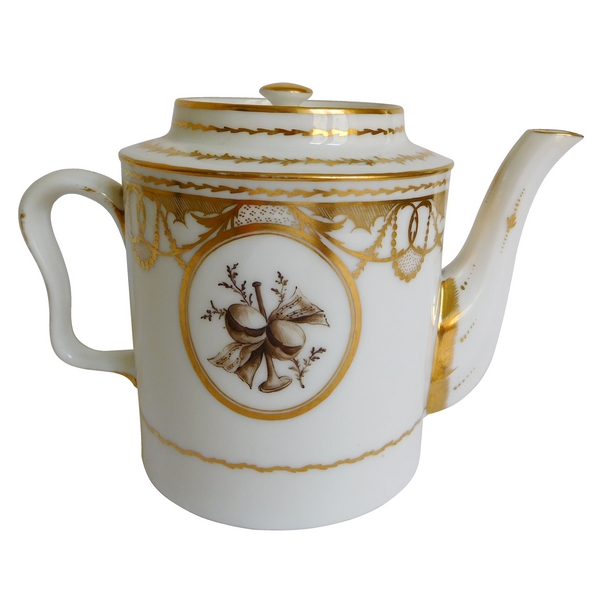 Paris porcelain teapot gilt with fine gold, 18th century production