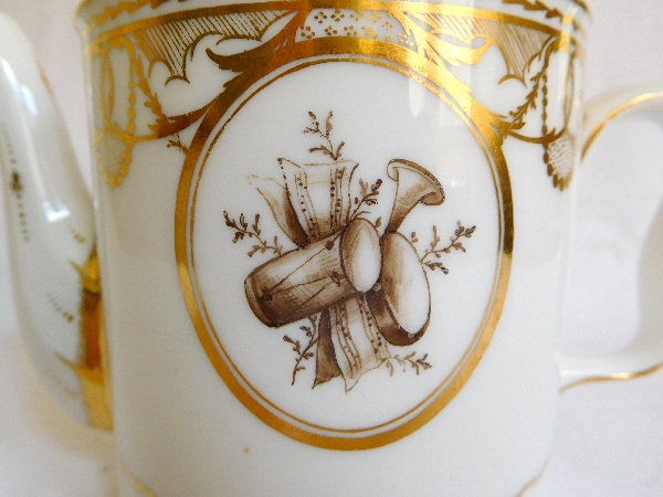 Théière en porcelaine de Paris d'époque XVIIIe or et grisaille