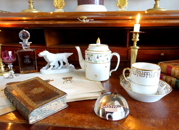 Empire polychromatic and gilt Paris porcelain teapot, late 18th century / early 19th century