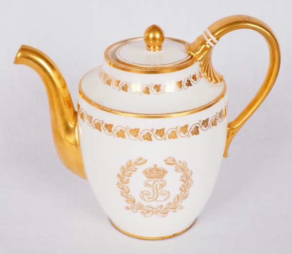 Sèvres : théière verseuse royale de Louis Philippe à Bizy - porcelaine, service des Princes