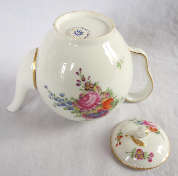 Théière en porcelaine d'époque Louis XVI attribuée à la Manufacture du duc d'Angoulême, vers 1780