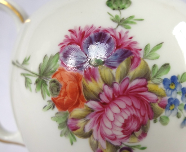 Théière en porcelaine d'époque Louis XVI attribuée à la Manufacture du duc d'Angoulême, vers 1780