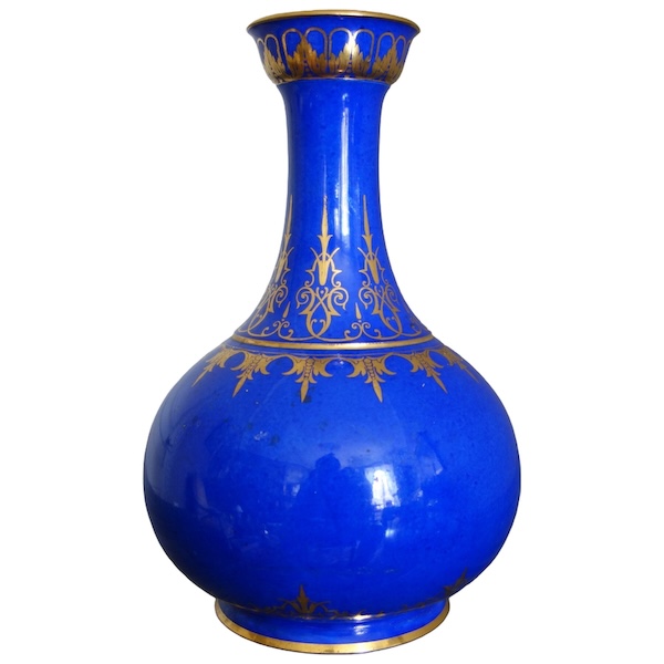 Manufacture Impériale de Sèvres - vase à la Turque en porcelaine bleue et or - signé & daté 1861