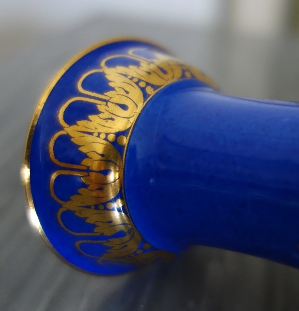 Manufacture Impériale de Sèvres - vase à la Turque en porcelaine bleue et or - signé & daté 1861