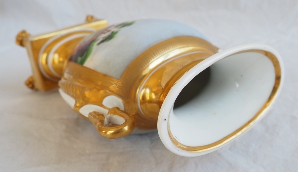 Vase en porcelaine de Paris d'époque Empire Restauration attribué à la Manufacture Schoelcher