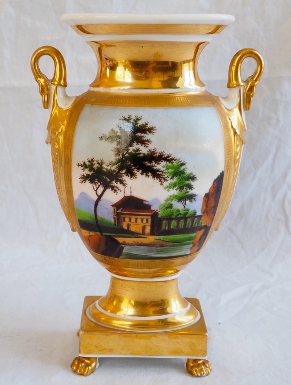 Vase en porcelaine de Paris d'époque Empire Restauration attribué à la Manufacture Schoelcher