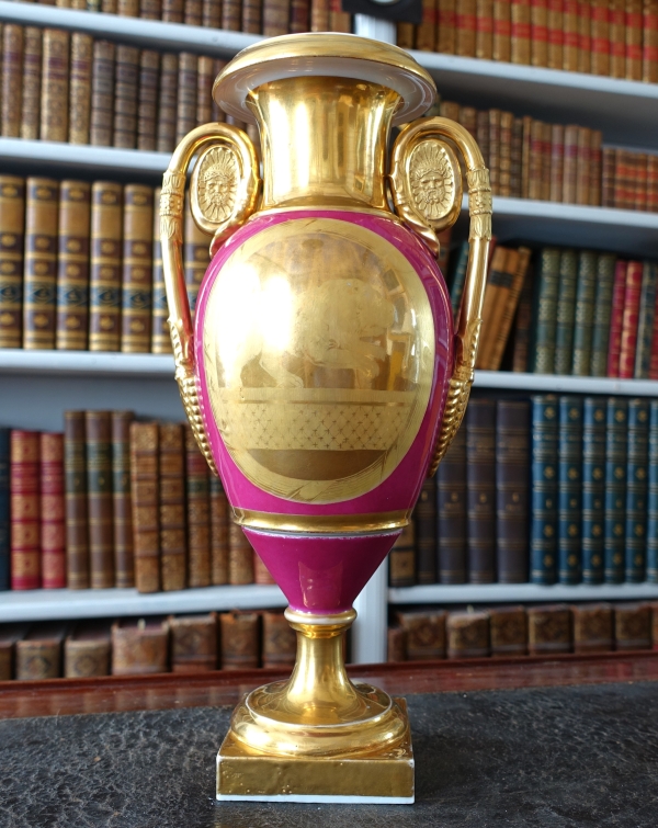 Vase d'ornement en porcelaine de Paris dorée et pourpre - époque Empire Restauration