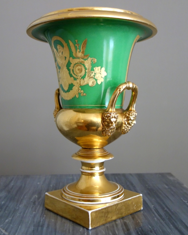 Grand vase Medicis en porcelaine de Paris - style Empire d'époque Restauration - 29cm