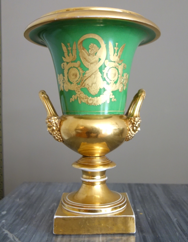 Grand vase Medicis en porcelaine de Paris - style Empire d'époque Restauration - 29cm