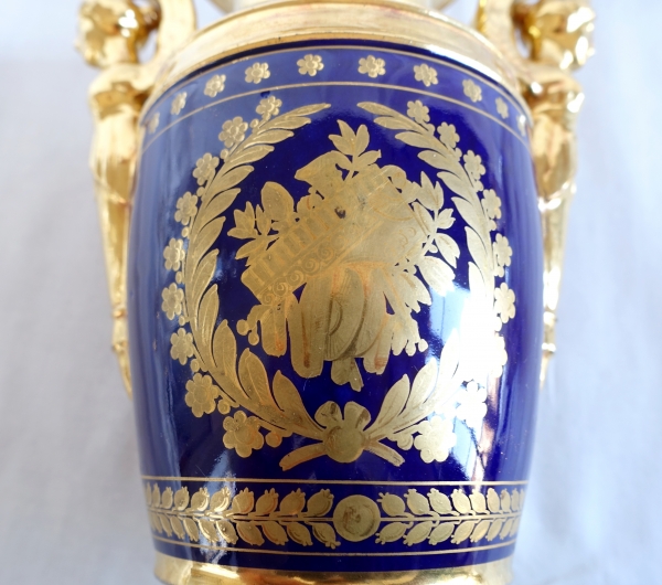 Empire ornamental Paris porcelain vase attributed to Darte Manufacture - early 19th century