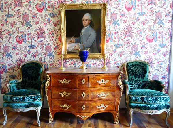 Grand vase d'ornement de style Louis XVI en porcelaine bleue et bronze doré or fin formant lampe