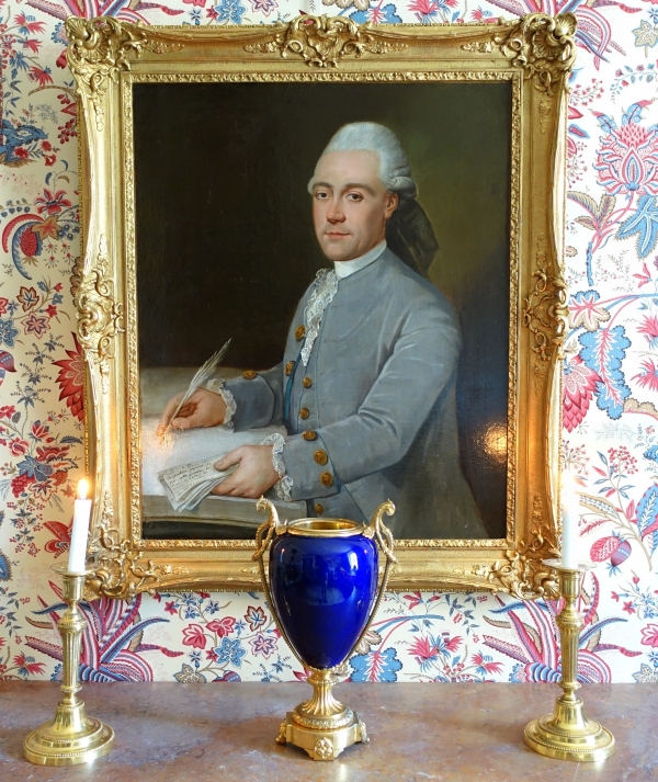 Grand vase d'ornement de style Louis XVI en porcelaine bleue et bronze doré or fin formant lampe