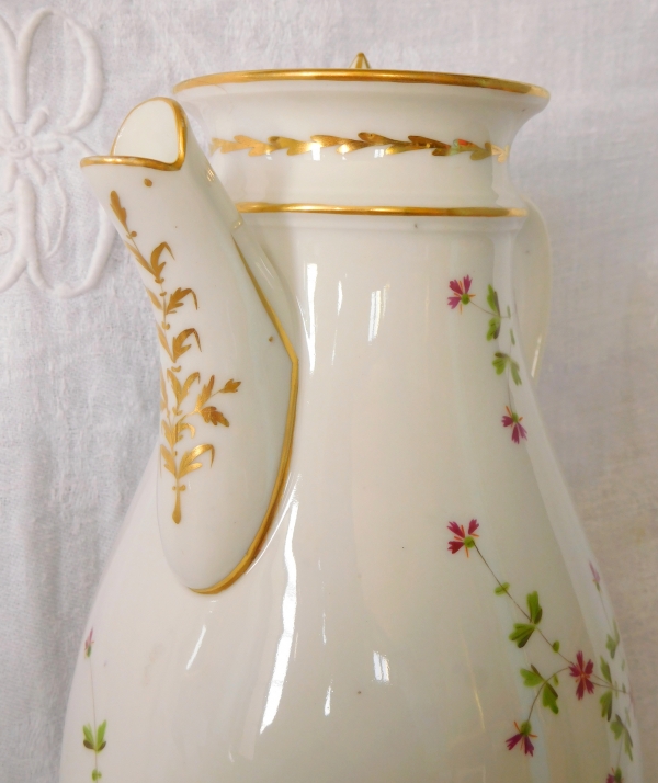 Late 18th century / early 19th century porcelain coffee pot aux Barbeaux