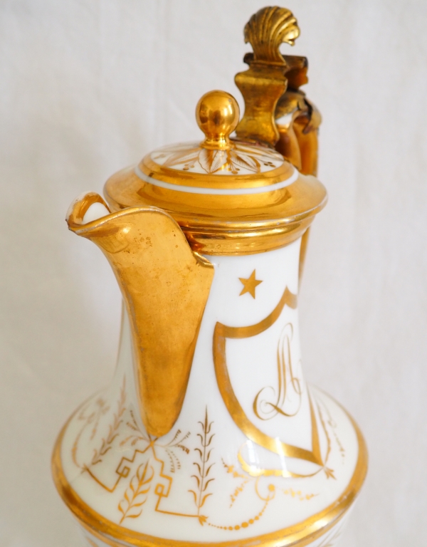 Verseuse / cafetière en porcelaine dorée à charnière bronze, époque Directoire - fin XVIIIe siècle