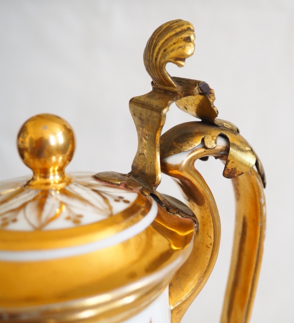 Directoire Paris porcelain coffee pot enhanced with fine gold, late 18th century