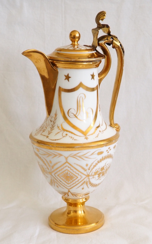 Verseuse / cafetière en porcelaine dorée à charnière bronze, époque Directoire - fin XVIIIe siècle