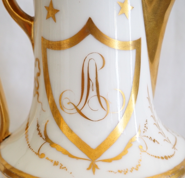 Verseuse / cafetière en porcelaine dorée à charnière bronze, époque Directoire - fin XVIIIe siècle