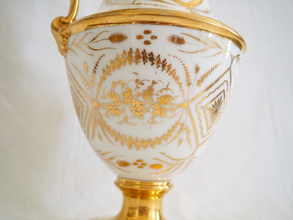 Verseuse / cafetière en porcelaine dorée à charnière bronze, époque Directoire - fin XVIIIe siècle