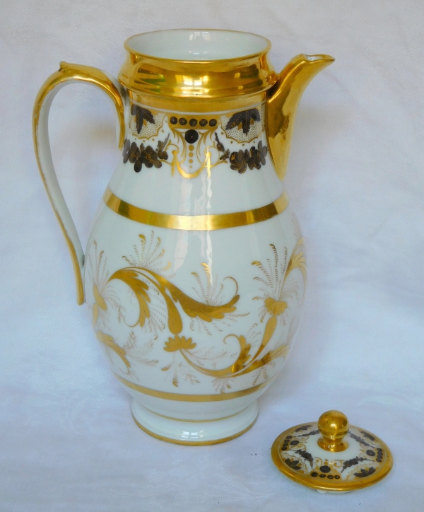 Louis XVI / Directoire Paris porcelain coffee pot - late 18th century circa 1790