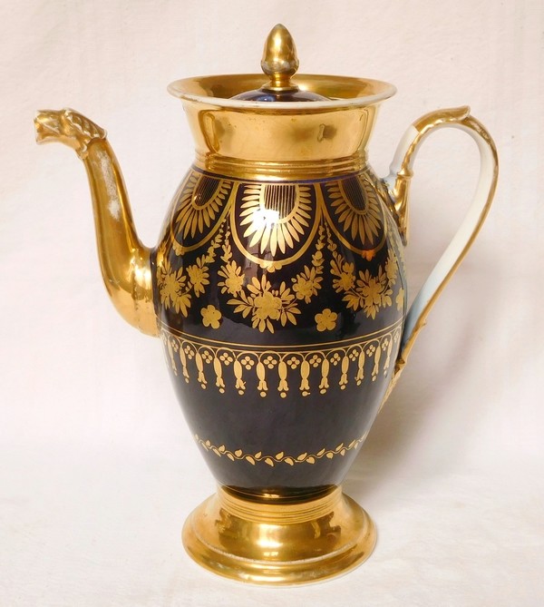 Verseuse / cafetière Empire en porcelaine de Paris bleue dorée à l'or fin, époque début XIXe