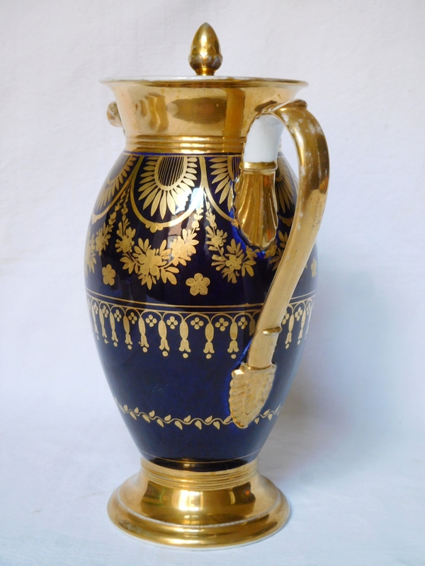 Empire Paris blue porcelain coffee pot enhanced with fine gold - early 19th century