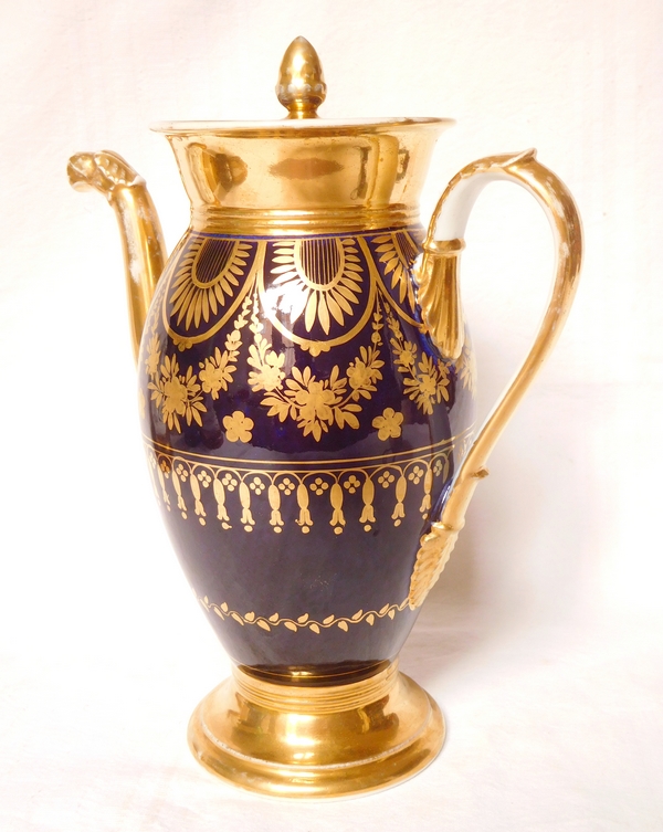 Verseuse / cafetière Empire en porcelaine de Paris bleue dorée à l'or fin, époque début XIXe