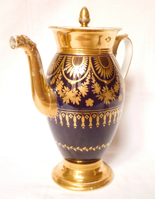 Verseuse / cafetière Empire en porcelaine de Paris bleue dorée à l'or fin, époque début XIXe