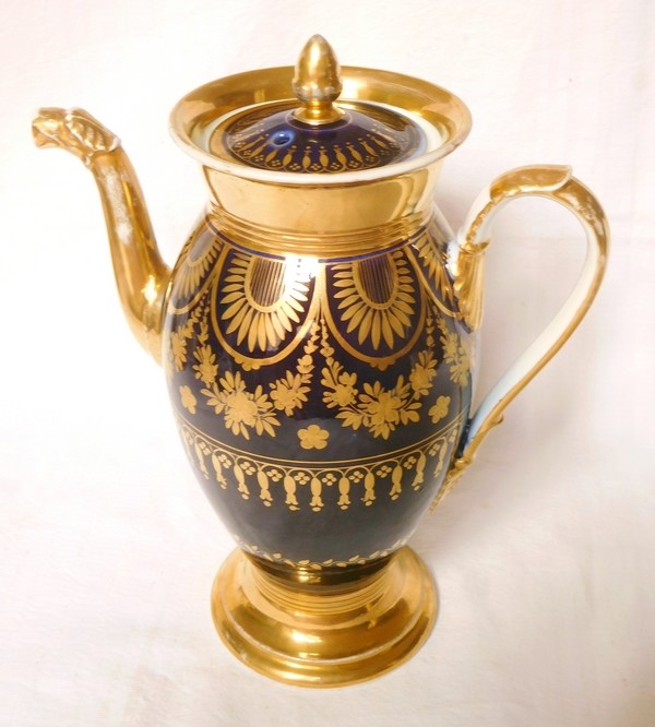 Verseuse / cafetière Empire en porcelaine de Paris bleue dorée à l'or fin, époque début XIXe